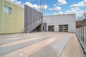 المنطقة المحيطة بالمنشأة