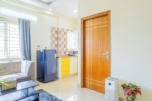 Studio, City View | Private kitchenette | Fridge, microwave, oven, dishwasher - Housr Charlie 1 BHK Apartment Bangalore (Bengaluru)
