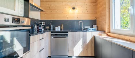 Frigorifero, microonde, forno, lavastoviglie