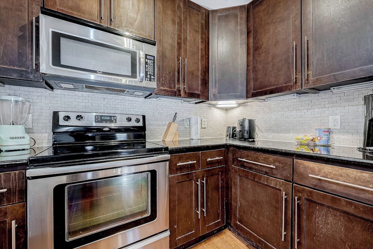 Photo 19 of Tasteful 2-bedroom 2 bath apt near NRG, Med Ctr and Galleria