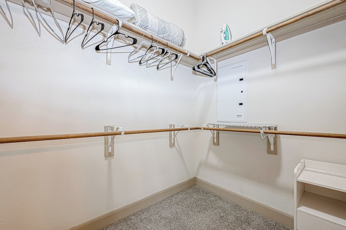 Photo 12 of Tasteful 2-bedroom 2 bath apt near NRG, Med Ctr and Galleria