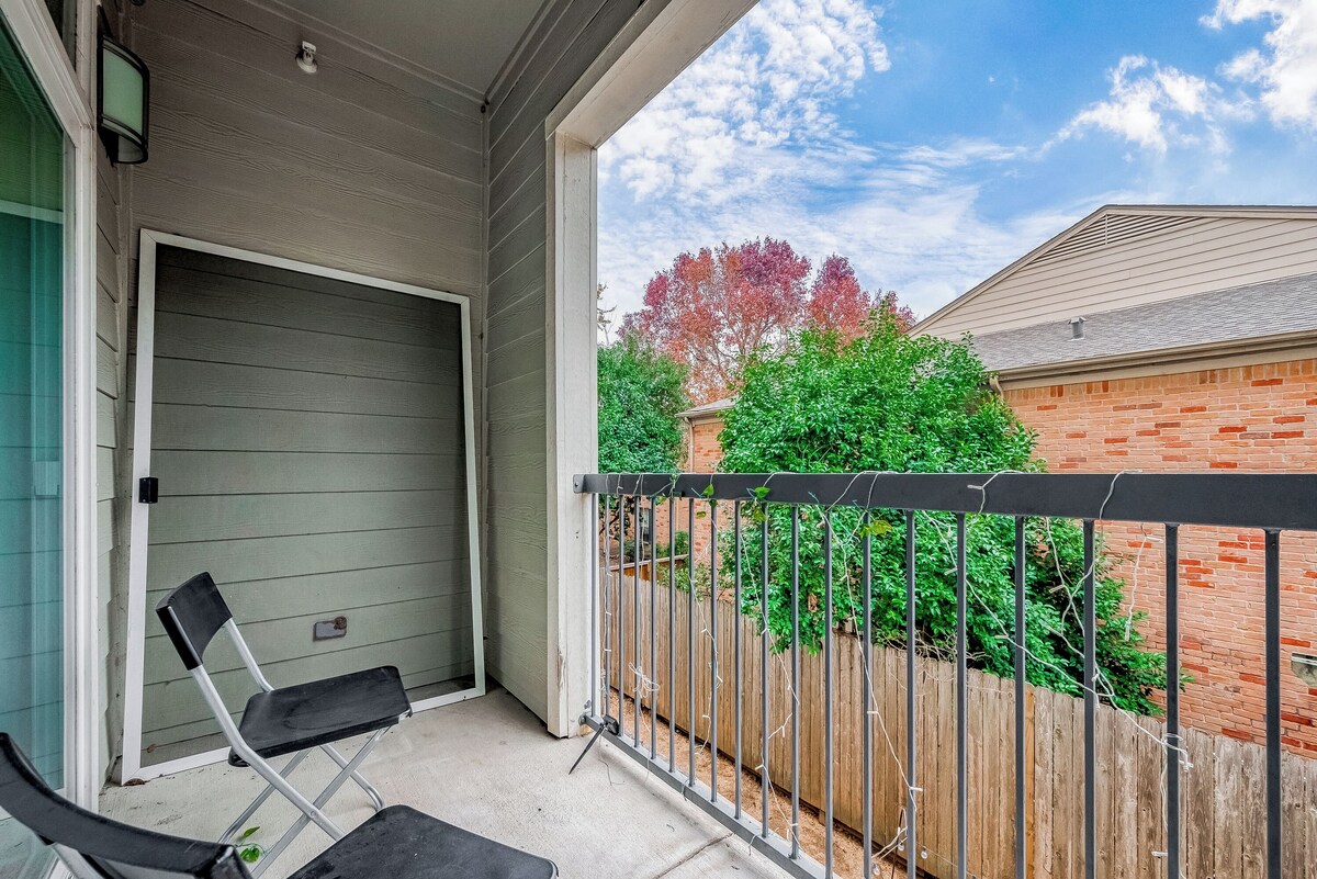 Photo 11 of Tasteful 2-bedroom 2 bath apt near NRG, Med Ctr and Galleria