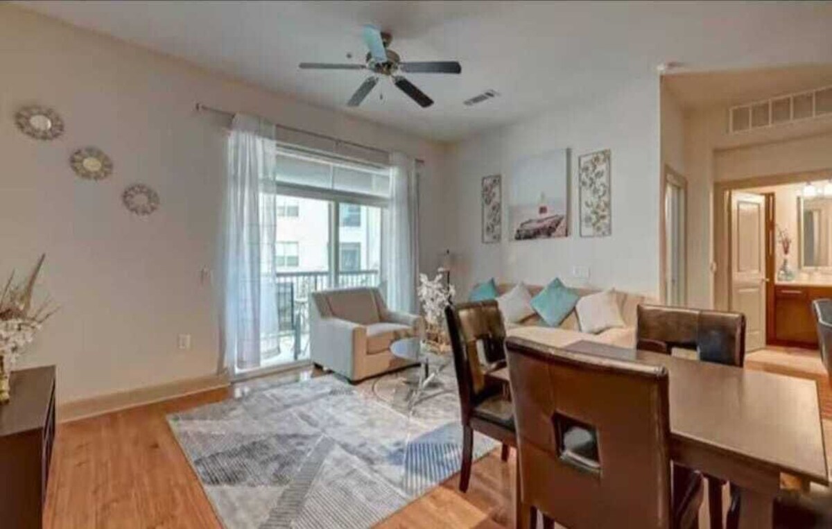 Photo 3 of Tasteful 2-bedroom 2 bath apt near NRG, Med Ctr and Galleria