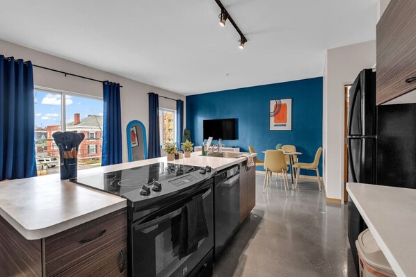 Fridge, microwave, oven, stovetop