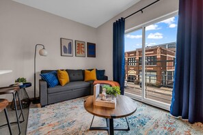 TV - Midtown Modern 1BR  | Near Wayne State & DIA (Detroit)