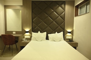 Deluxe Room | Desk, free WiFi, bed sheets