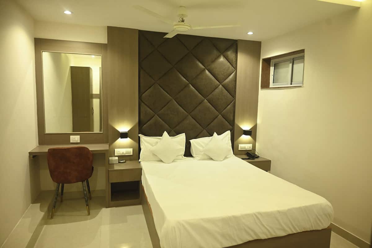 Deluxe Room | Desk, free WiFi, bed sheets