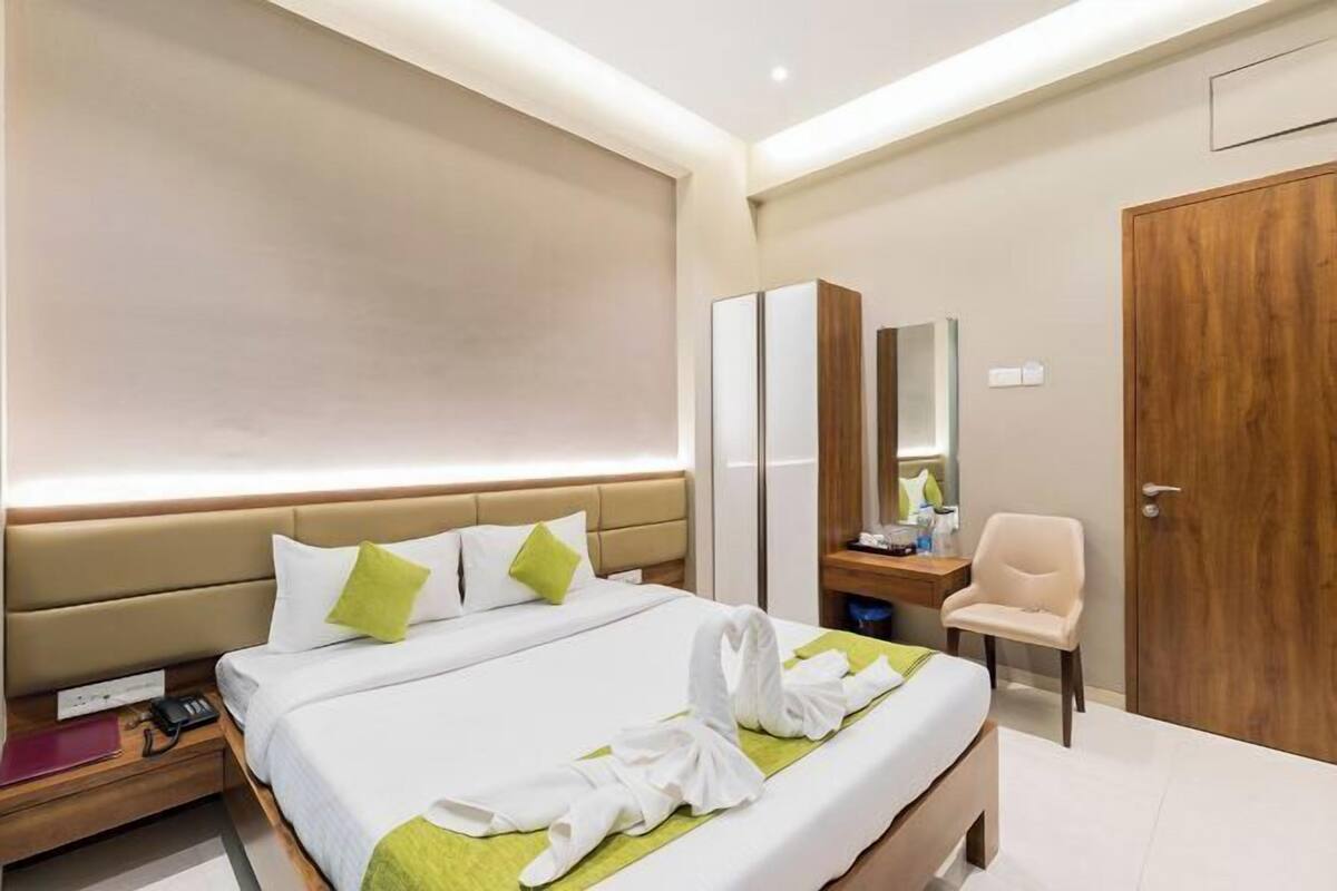 Minibar, escritorio, wifi gratis y ropa de cama
