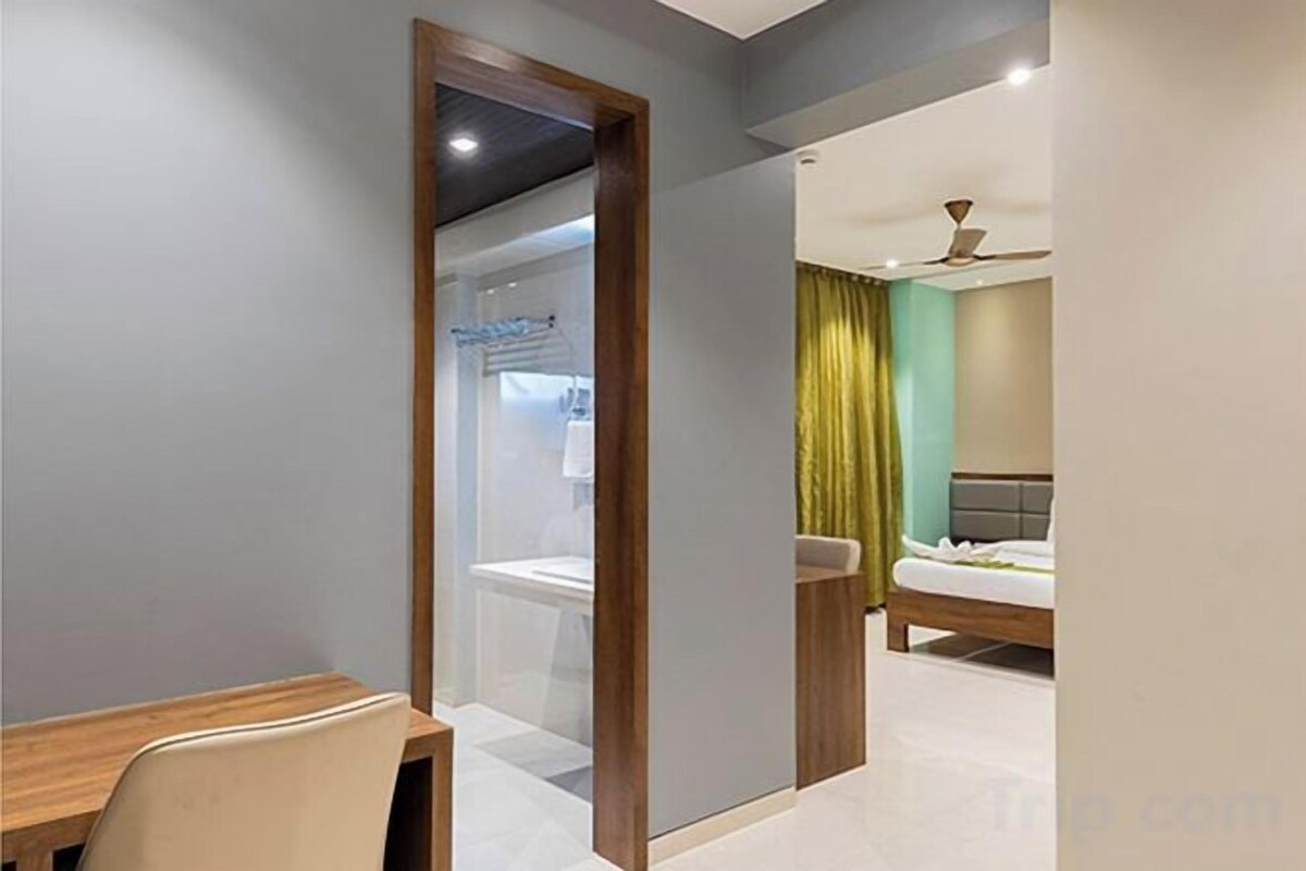 Minibar, desk, free WiFi, bed sheets