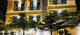 Hotel Seven Oaks