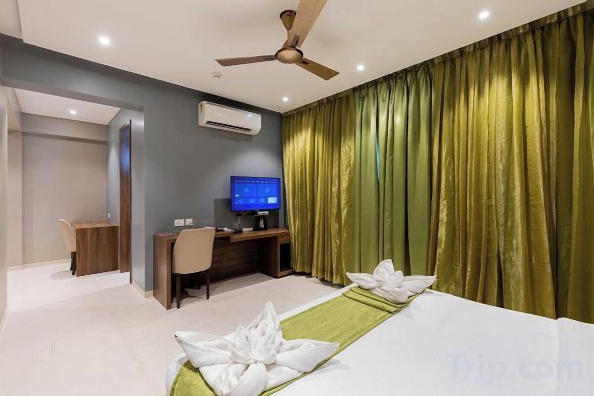 Minibar, desk, free WiFi, bed sheets