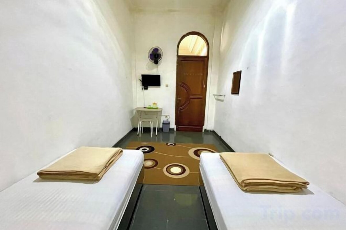 Economy Room
