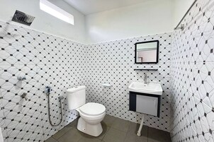 Ducha, artículos de tocador gratuitos, toallas