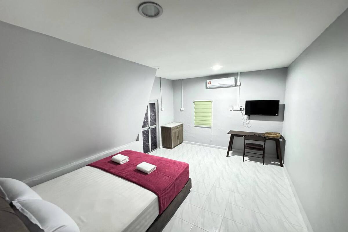 Desk, free WiFi, bed sheets