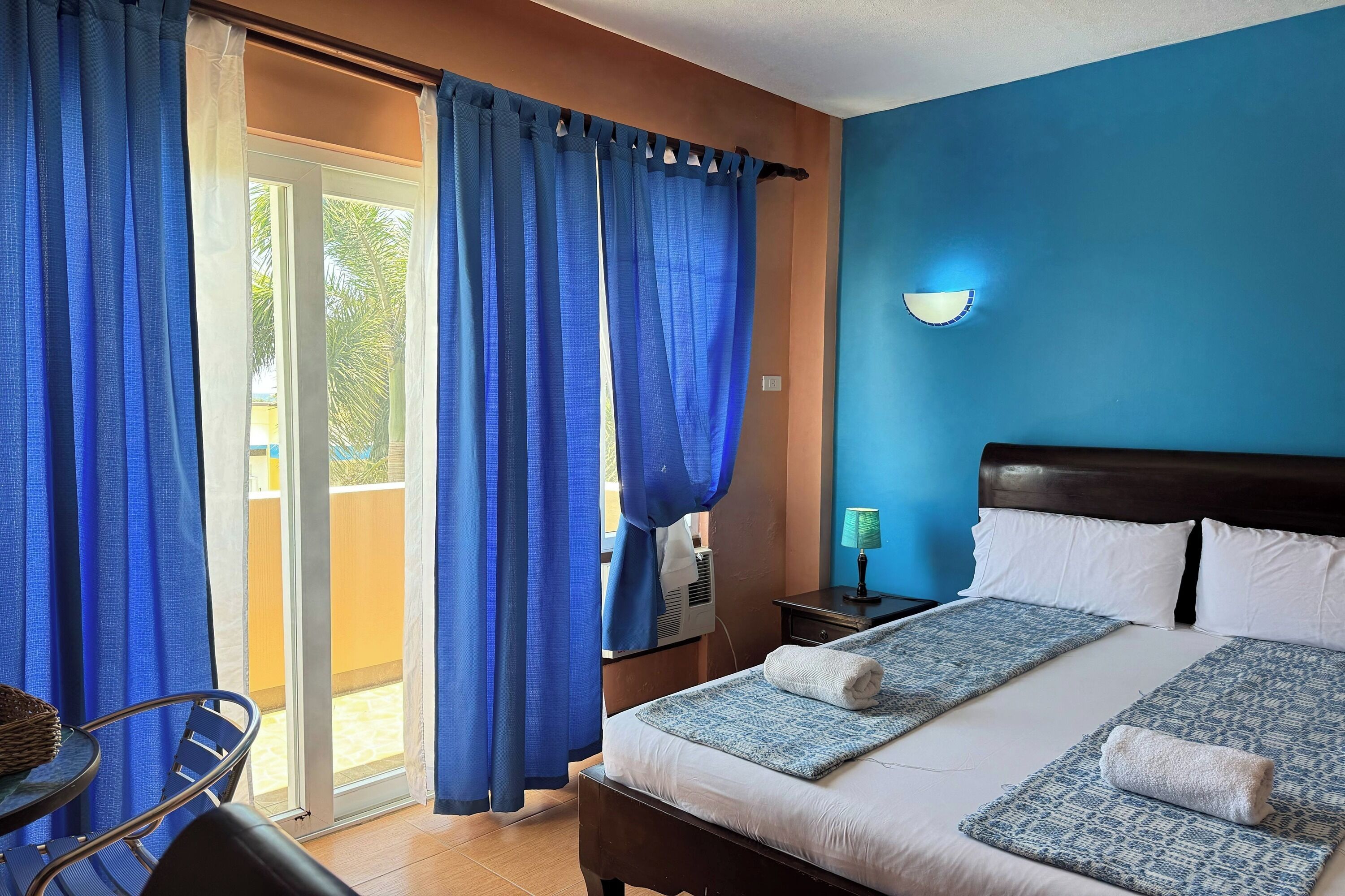 Bureau, Wi-Fi gratuit, draps fournis