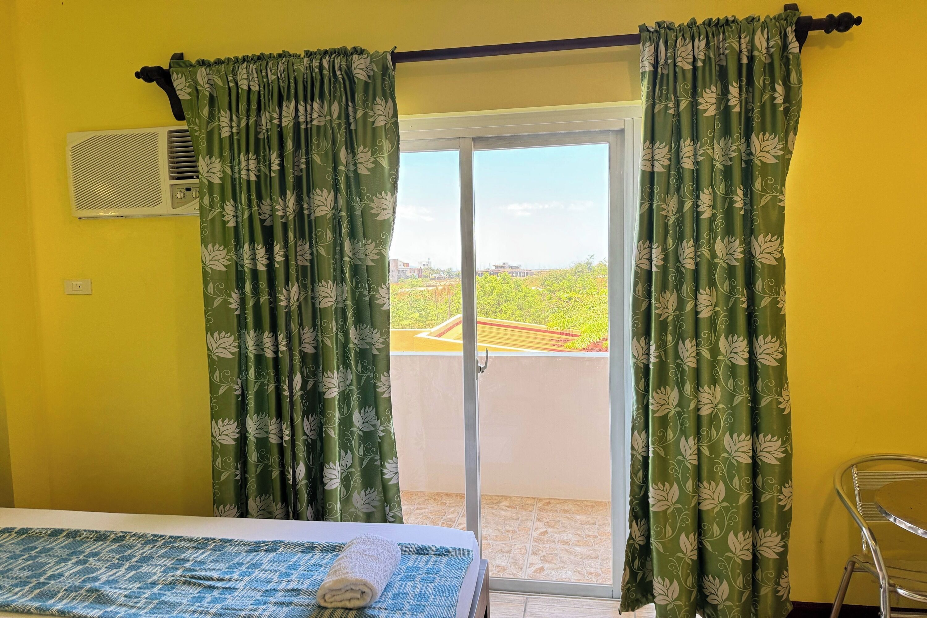 Superior Twin Room, Balcony | Desk, WiFi (free), bed sheets