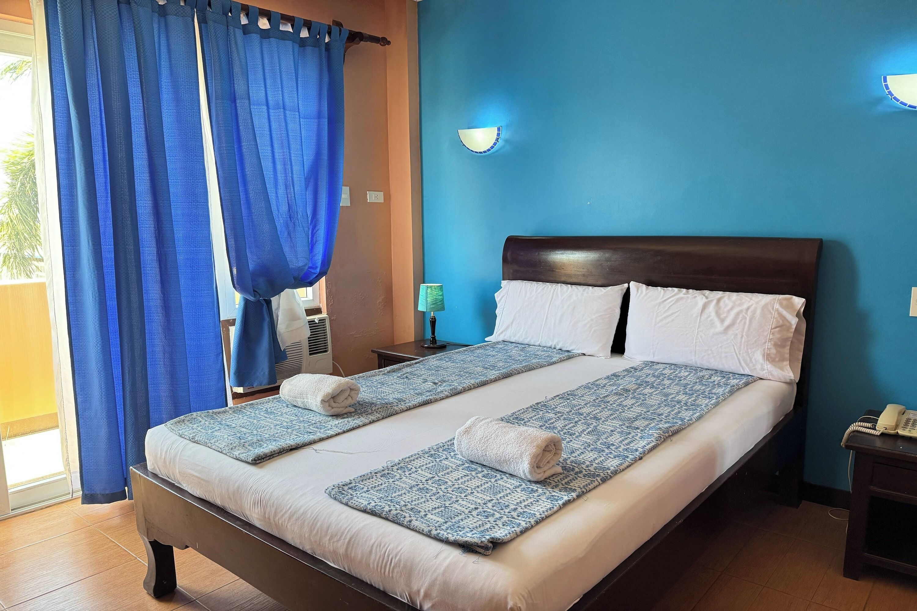 Desk, free WiFi, bed sheets