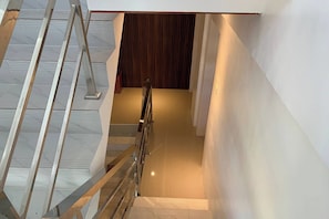 Hallway - White-Beach Hideaway Resort Puerto Galera (Puerto Galera)