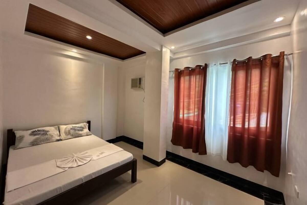 Desk, rollaway beds, free WiFi, bed sheets