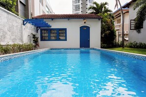 Kolam renang outdoor