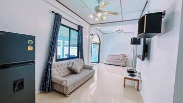 Villa | Minibar, desk, free WiFi, bed sheets