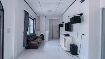 Vila, 3 quartos | Frigobar, escrivaninha, Wi-Fi de cortesia, roupa de cama