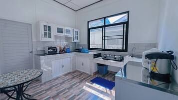 Villa | Minibar, desk, free WiFi, bed sheets