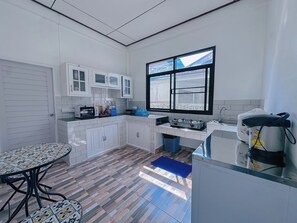 Villa | Minibar, desk, free WiFi, bed sheets