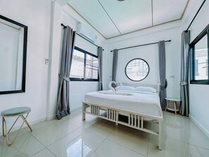 Huvila | Minibaari, työpöytä, ilmainen Wi-Fi, vuodevaatteet