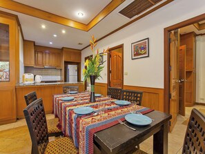 Grand Villa | Minibar, desk, free WiFi, bed sheets