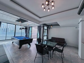 Luksushuvila | Minibaari, työpöytä, ilmainen Wi-Fi, vuodevaatteet