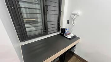 Family Room | Desk, iron/ironing board, free WiFi, bed sheets