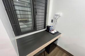 Family Room | Desk, iron/ironing board, free WiFi, bed sheets