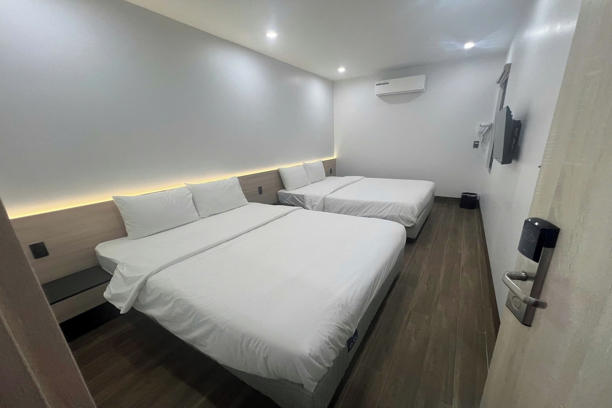 Family Room | Desk, iron/ironing board, free WiFi, bed sheets