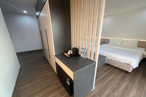 Family Room, Balcony | Desk, iron/ironing board, free WiFi, bed sheets - Thao Trang Luxury Hotel Dong Hoi (Dong Hoi)