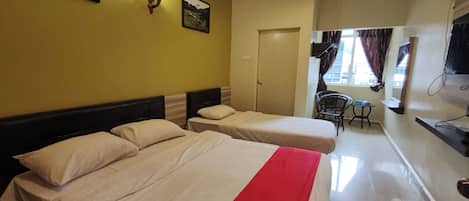 Superior Suite | Desk, iron/ironing board, free WiFi, bed sheets