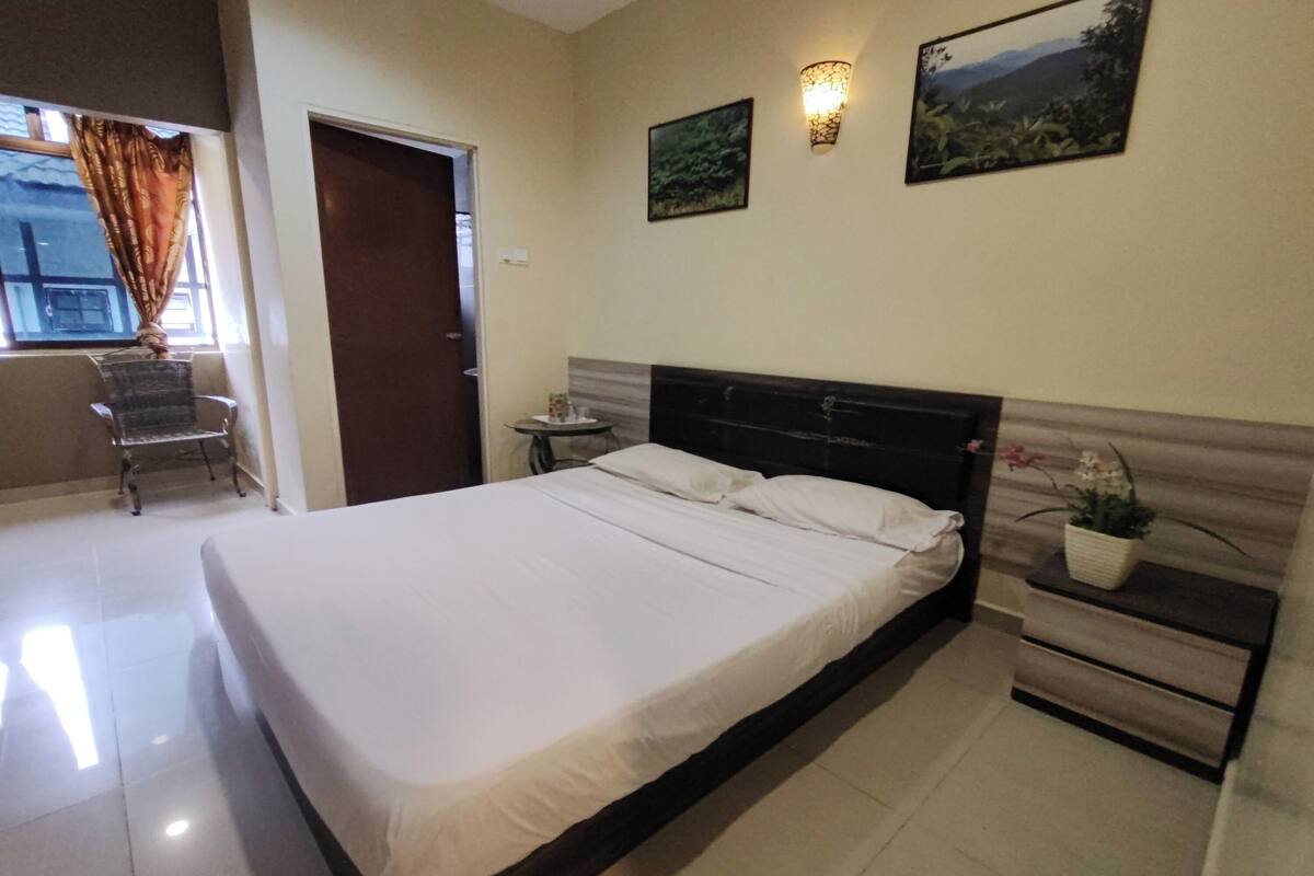 Desk, iron/ironing board (on request), WiFi (free), bed sheets
