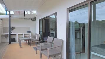 Bungalow, 2 habitaciones | Terraza o patio