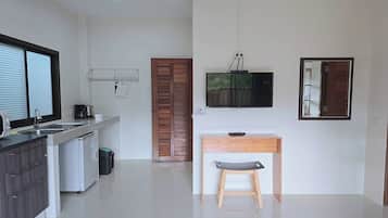 Bungalow, 2 Bedrooms | Private kitchen | Fridge, microwave, coffee/tea maker, electric kettle