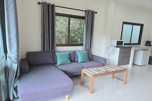 Bungalow, 2 Bedrooms | In-room safe, desk, free WiFi, bed sheets