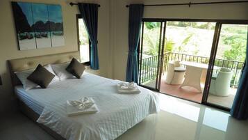 Double Room | In-room safe, desk, free WiFi, bed sheets