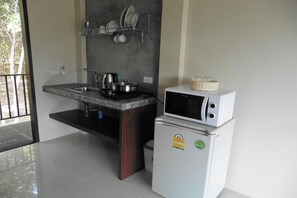 双人房 | 私人厨房 | 冰箱、微波炉、茶具/咖啡用具、电热水壶