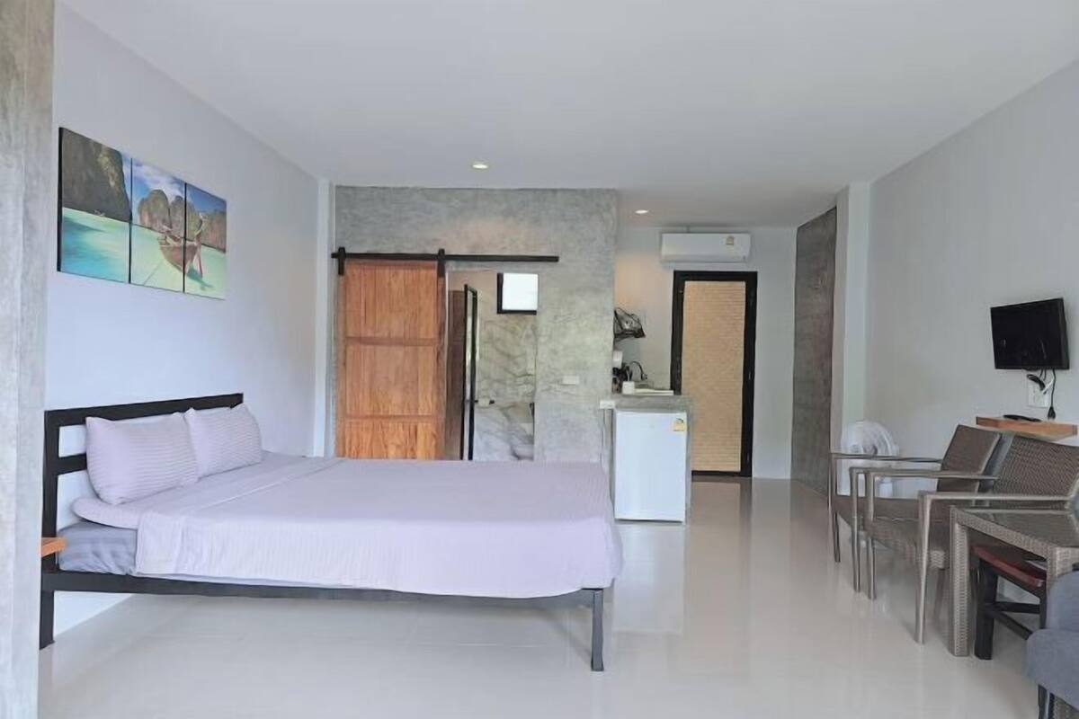خزنة داخل الغرفة ومكتب وواي فاي مجانًا وملاءات أسرّة