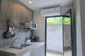 Estudio Deluxe | Cocina privada | Frigorífico, cafetera o tetera y hervidor eléctrico