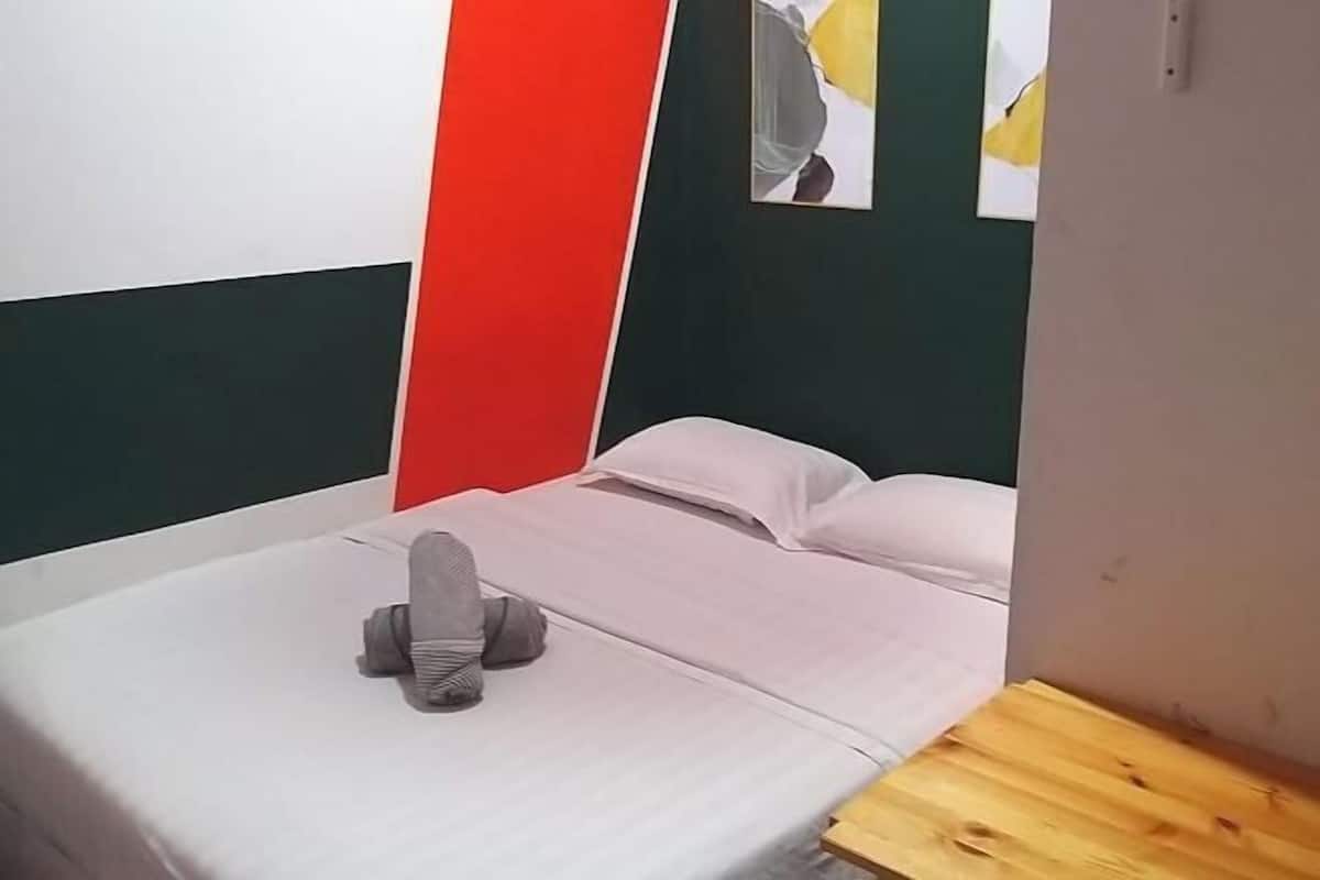 Desk, iron/ironing board, free WiFi, bed sheets