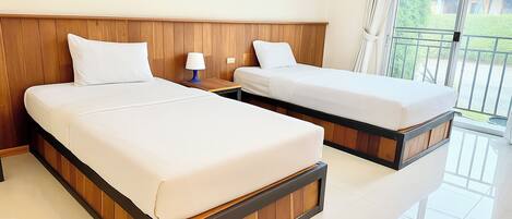 Deluxe Twin Room | Desk, free WiFi, bed sheets