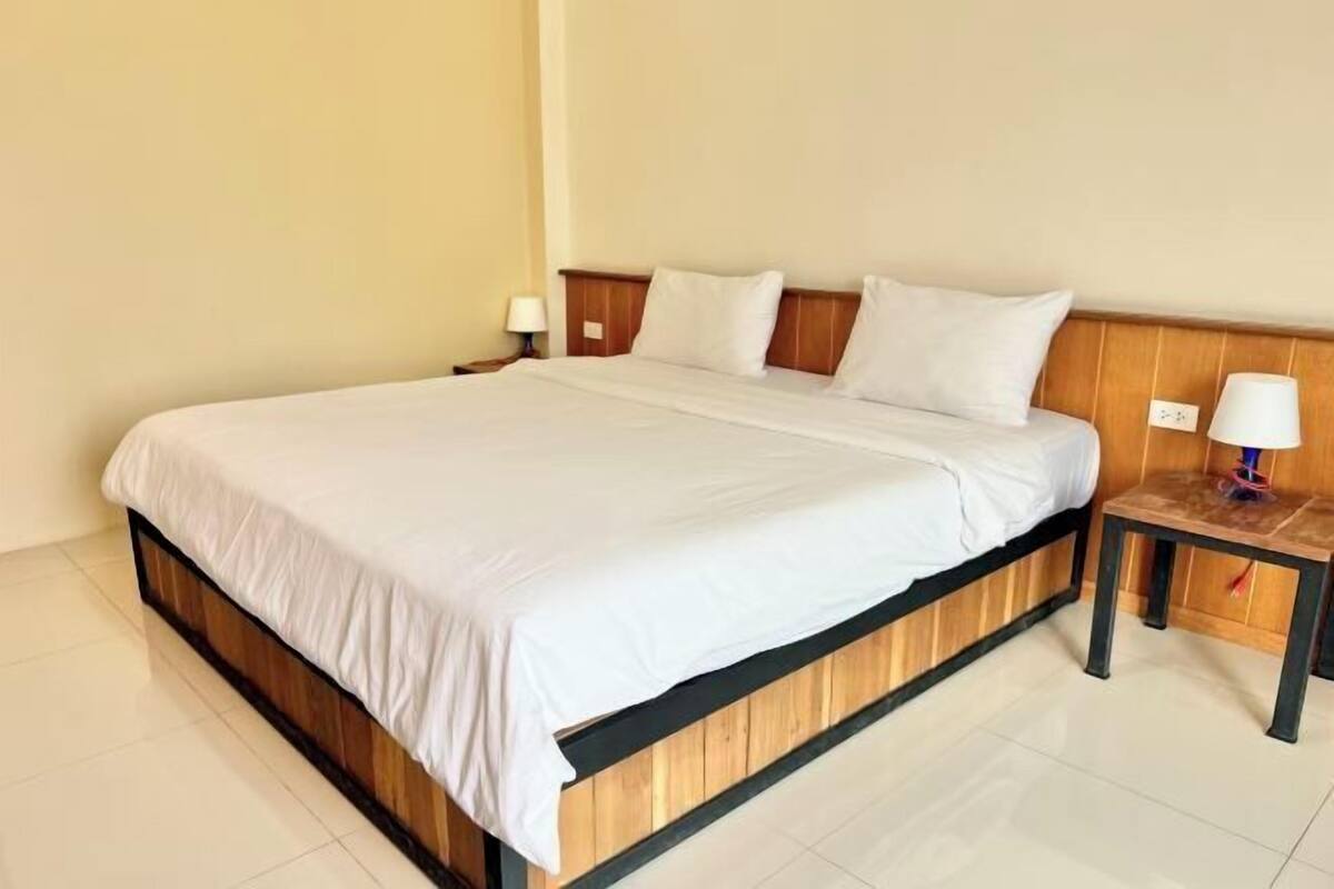 Desk, free WiFi, bed sheets