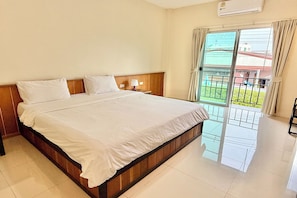 Deluxe Double Room | Desk, free WiFi, bed sheets - Palmhug Hotel (Wiang Pa Pao)