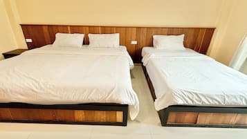 Habitación familiar | Escritorio, wifi gratis, ropa de cama