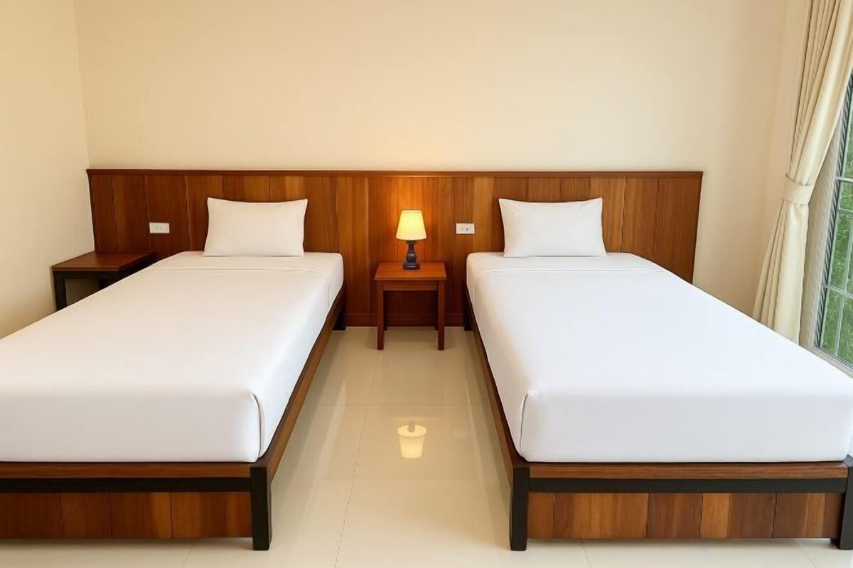 Desk, WiFi (free), bed sheets